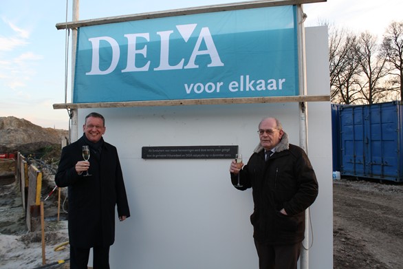 Eerste steenlegging uitvaartfaciliteit DELA in Hilvarenbeek