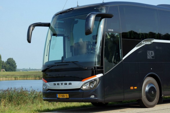 Uitvaartbussen.nl breidt wagenpark uit met prachtige zwarte VIPtouringcar