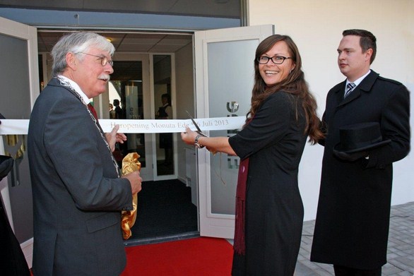 Heropening Ede doorknippen lint (Kopie)