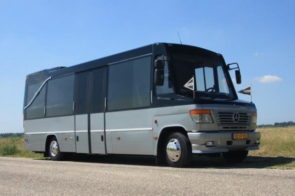 De Uitvaartbus heeft zijn honderdste rit gemaakt