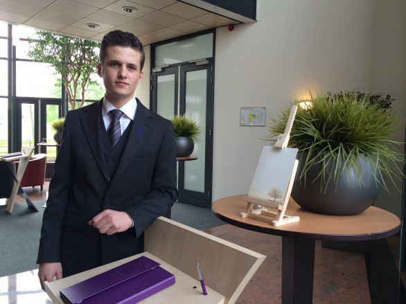 Tiener droomt van toekomst in de uitvaartbranche