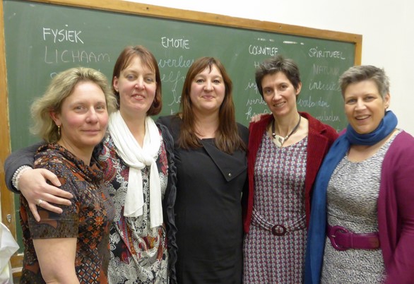 Vlnr: Micheline Moons (Vorst-Laakdal), Martine Wolfs (Ulvenhout), Katrien Smeyers( de trainer), Karolien Bracke (Aalter) en Vera Daniëls (Zutendaal)