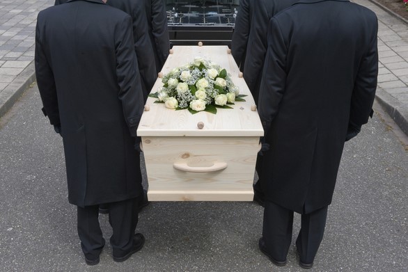‘Hier liggen geen oude mannen met medailles begraven’