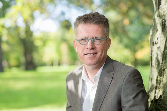 Buitenuitvaart met schaapskudde op boerderij Vockestaert Schiedam