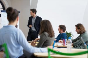 ‘Het NaVU is als het CBR; het diploma als rijbewijs waarmee je de weg op mag’