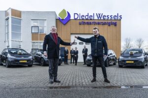De uitvaartverzorgers van Diedel-Wessels gaan vanaf nu ‘groen’ de weg op